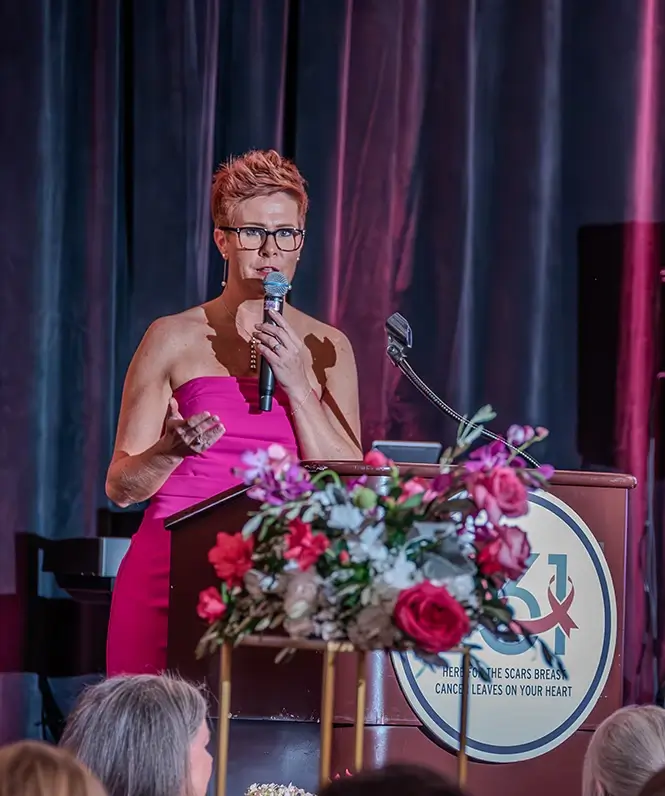 Sarah speaking at the podium at the Paint the Town Pink gala