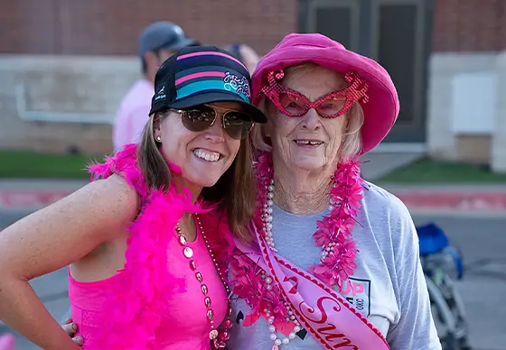 Women in costumes at color run<br />
